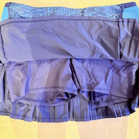 Lululemon Pleated Skirt (size 8) - Picture 4 of 4